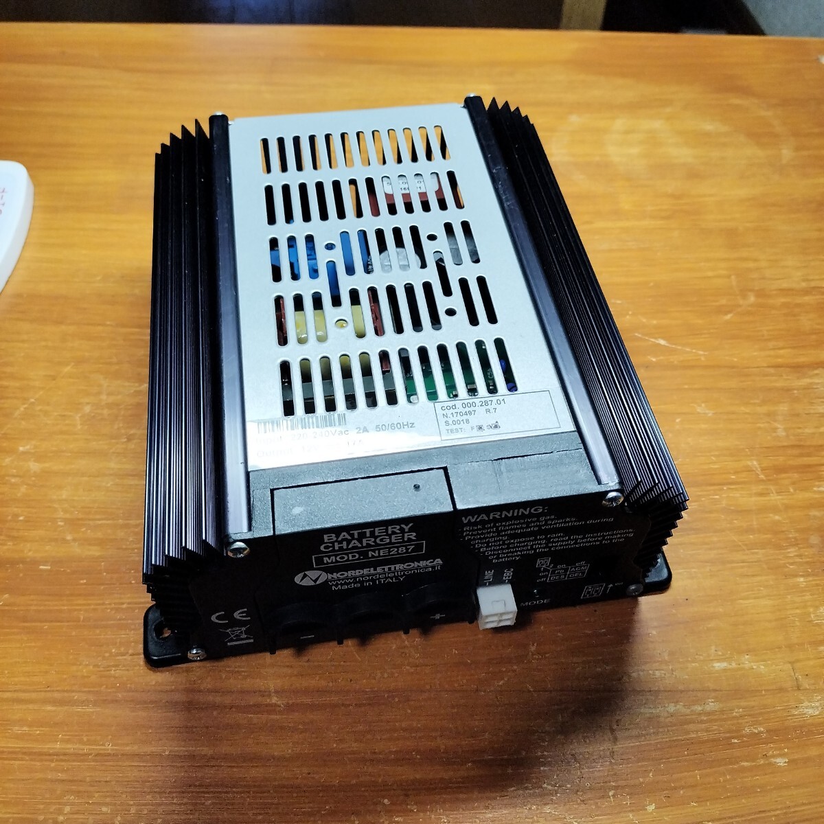 nord elettronica ne287　バッテリーチ 50/60HZャージャー　24V 17A 220V-240V