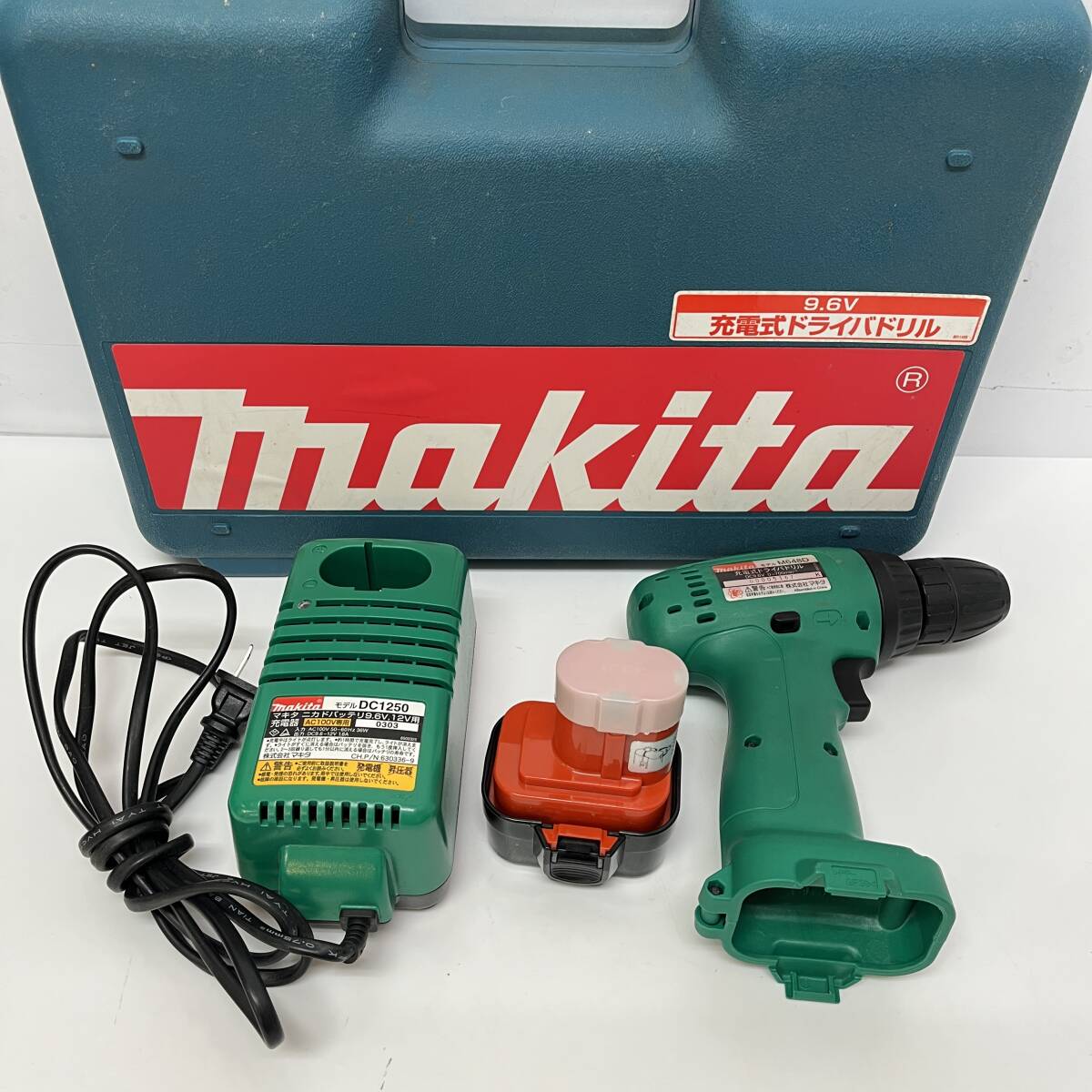(志)【動作品】makita/マキタ 充電式ドライバードリル M648DW 工具 電動 グリーン バッテリー 9050 充電器 DC1250 ケース付 (o)1111A