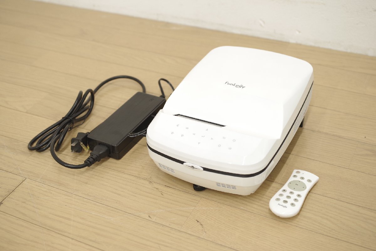 モデルルーム展示品 FunLogy Air ファンロジーエアー 超短焦点プロジェクター ホームシアター リモコン付き 中古 簡易動作確認済