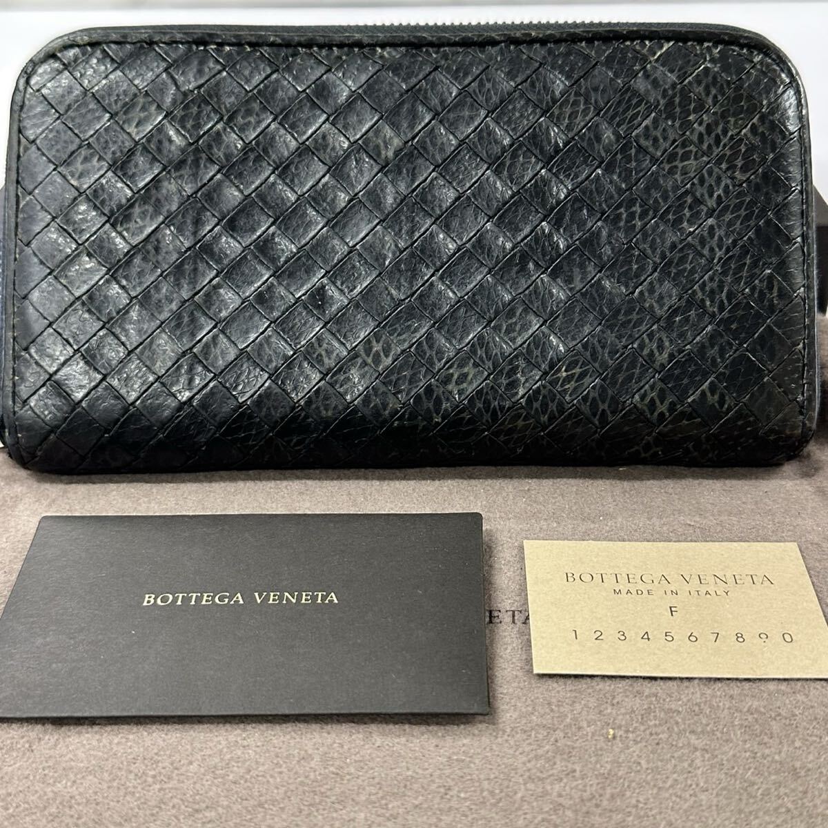 希少　ボッテガヴェネタ　BOTTEGAVENETA 財布　長財布　イントレチャート　パイソン　ラウンドファスナー　メンズ　