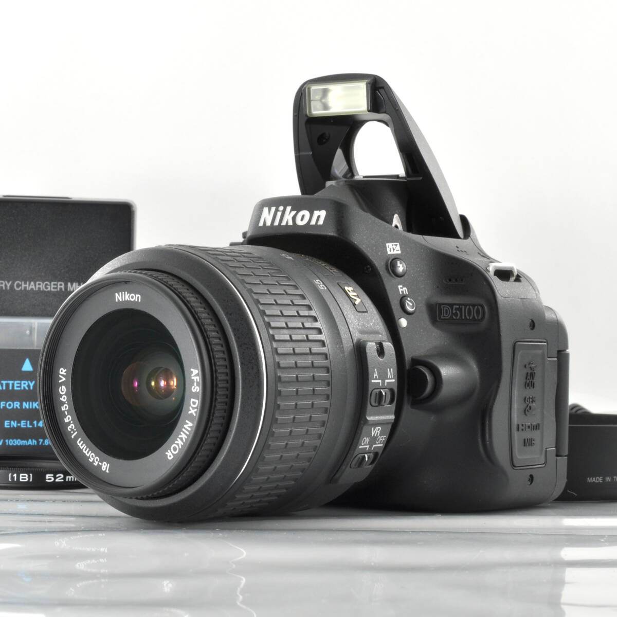 決算！超特価【ニコン】Nikon D5100 + AF-S DX NIKKOR 18-55mm F3.5-5.6 G VR デジタル一眼レフカメラ バッテリー付き #M979