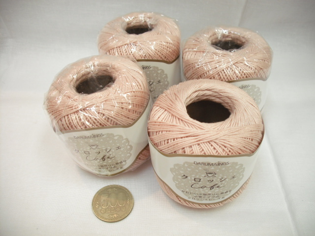 ☆クロッシェカフェ７☆ダルマ☆太番手レース糸☆薄ピンク４玉