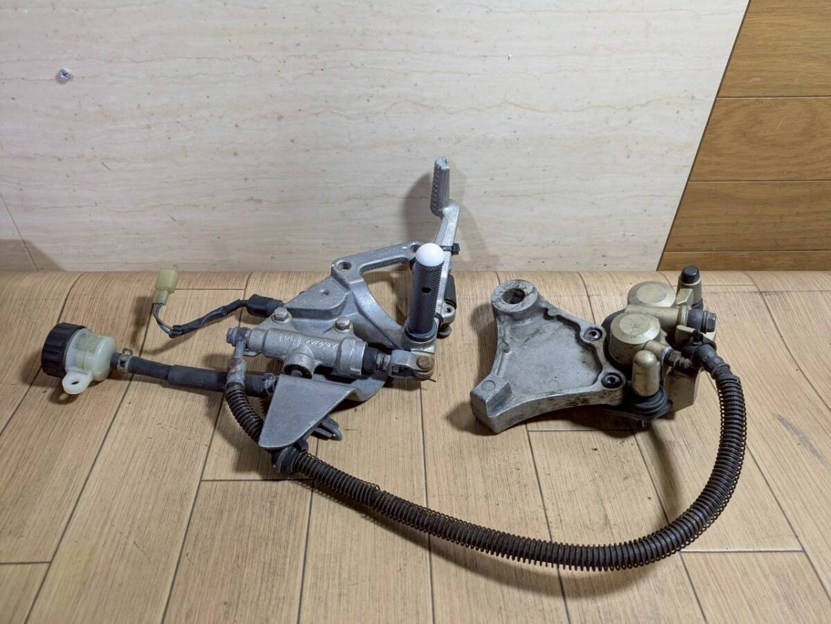 2520-22　 ZXR250-1 ZX250A リアキャリパー　ブレーキキャリパー　メインステップ＆マスターシリンダー等セット
