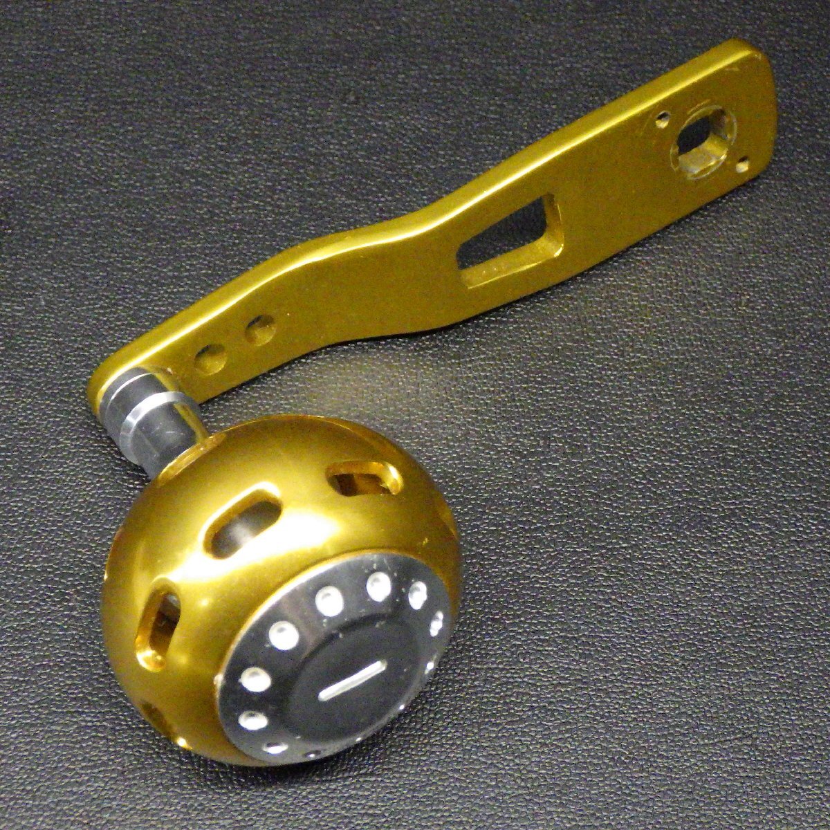 シマノ タリカ・ジガーLD4000等ハンドル センター穴9mm×9mm ※中古在庫品(4e0906)※定形外郵便