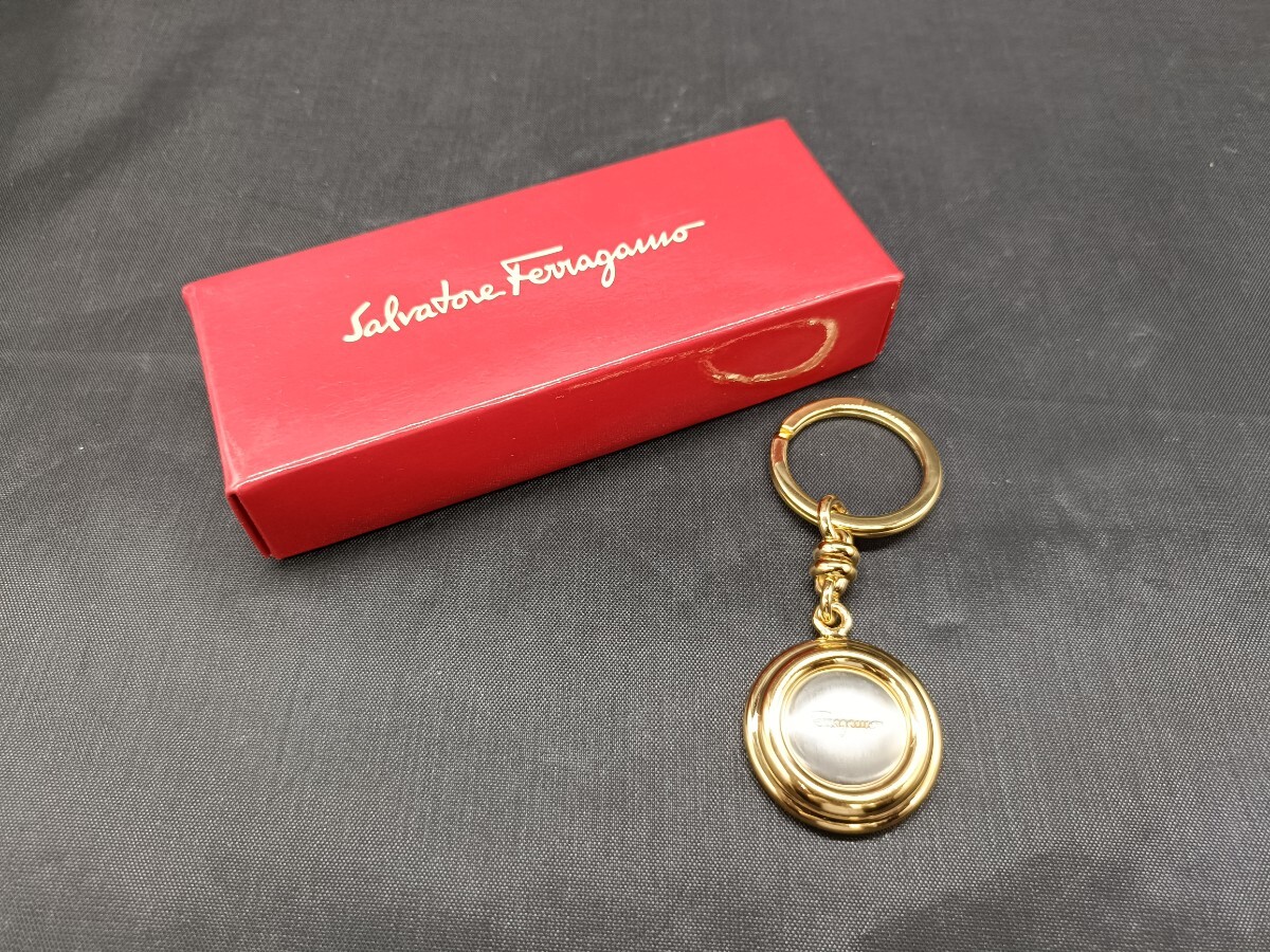 Salvatore Ferragamo フェラガモ キーホルダー キーリング ゴールドカラー GP ロゴ メンズ レディース