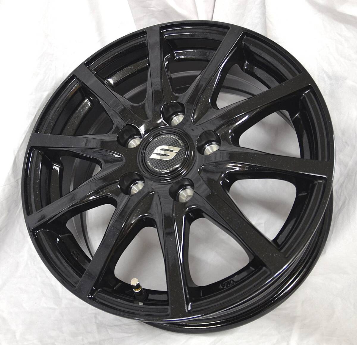 4本セット エスクァイア セレナ フリード ノア ヴォクシー アイシス アクセラ ステップワゴン プレマシー / 15インチ 6J +45 5穴114.3 新品