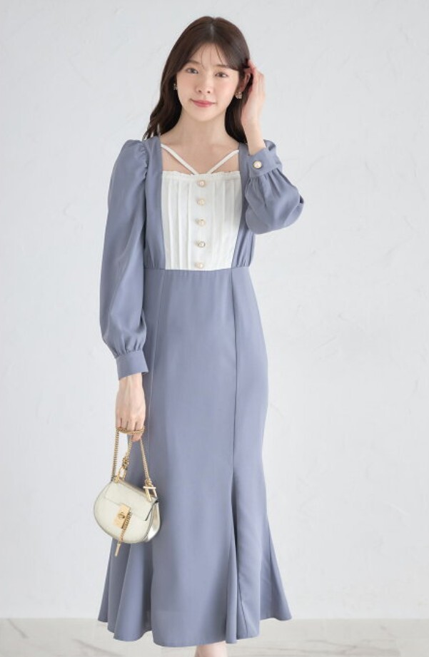新品タグ付き tocco closet トッコクローゼット パール飾り釦付きヨーク切り替え配色ワンピース グレイッシュブルー M