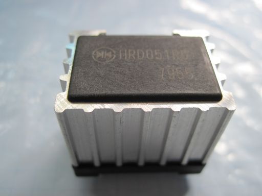 103正面　新電元　D/Dコンバータ　HRD051R5　5V　1.5A　動作未確認　未使用品ですが長期保存品　汚れ、傷、変色等有ます　ジャンク品　1個