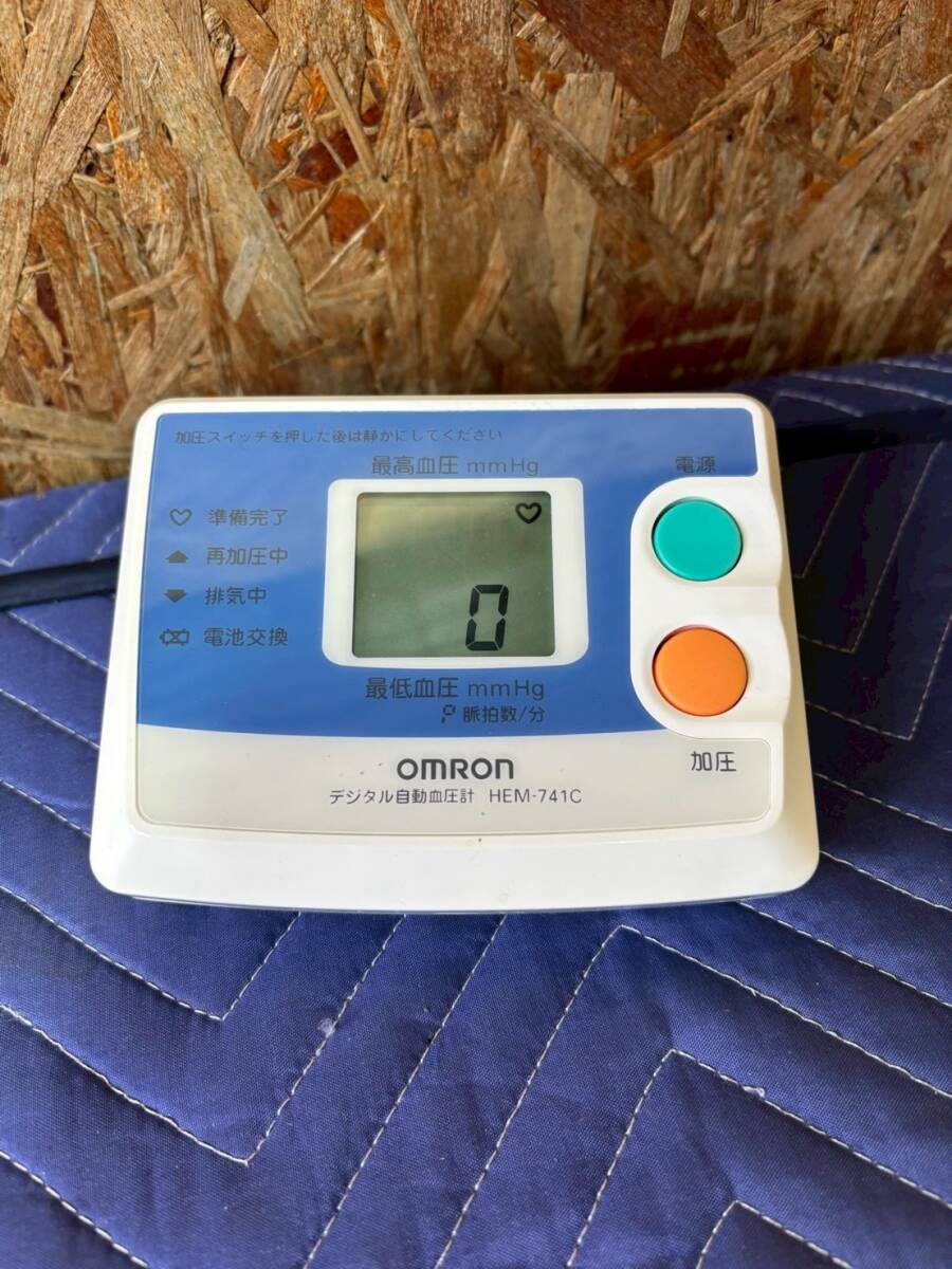 11-76 オムロン 電子血圧計