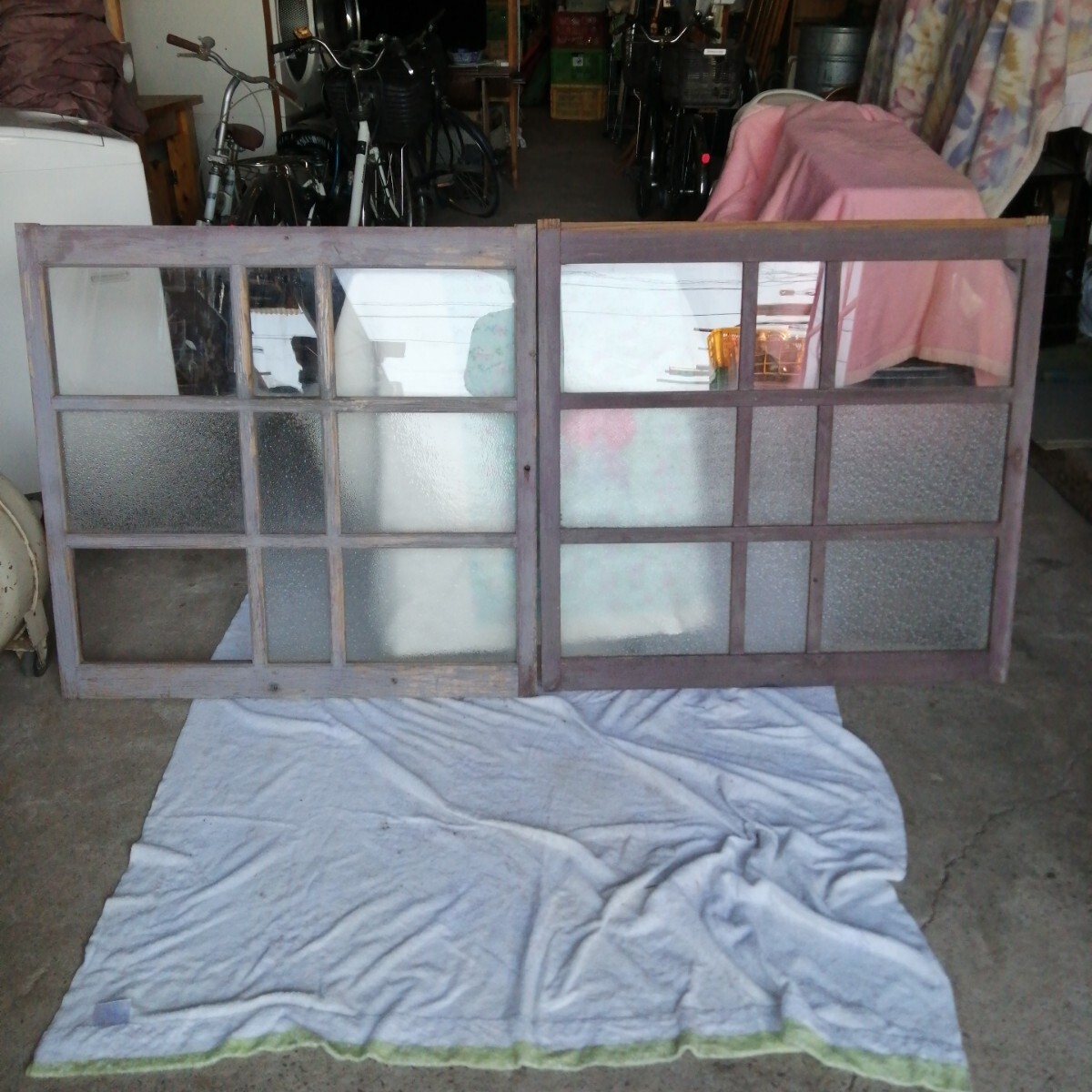計2枚　昭和型板ガラス　建具　 アンティーク　硝子　昭和の窓ガラス　凸凹　モザイク　ステンドグラス　（約930×960mm）