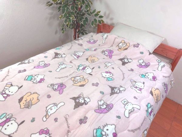 送料無料(北海道・沖縄別途）シングル 約150×200cm サンリオキャラクターズ　あったかカワイイ掛布団　OS3