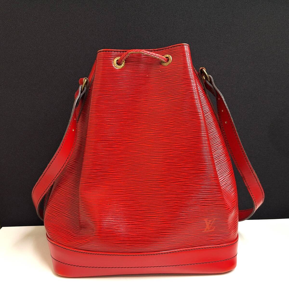 ◆　ルイヴィトン エピ ノエ　ショルダーバック　◆