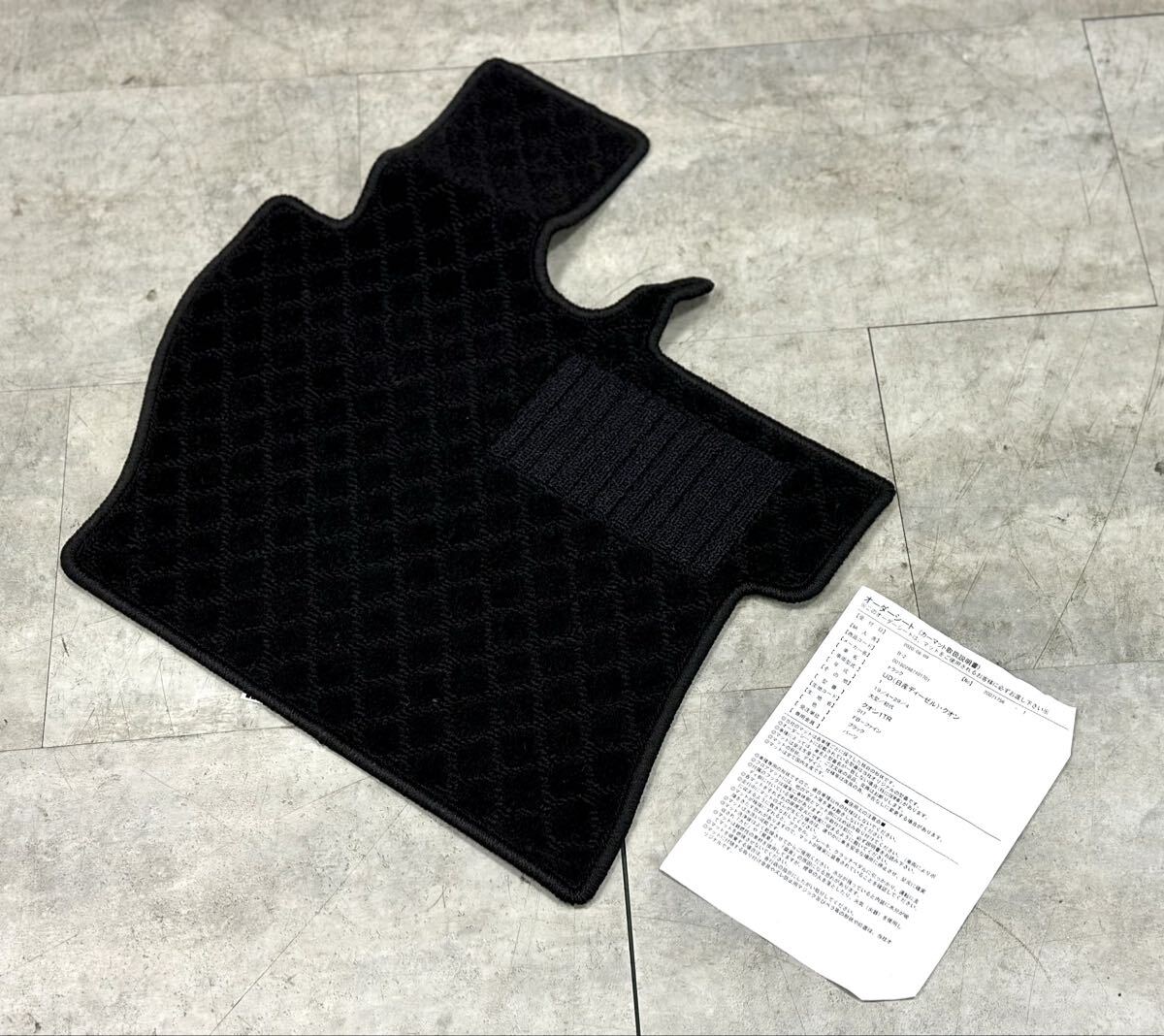 未使用/保管品■フロアマット UD 日産ディーゼル クオン 1TR 黒 ブラック マットセット カー用品 内装 社外品■兵庫県姫路市から 25-4633