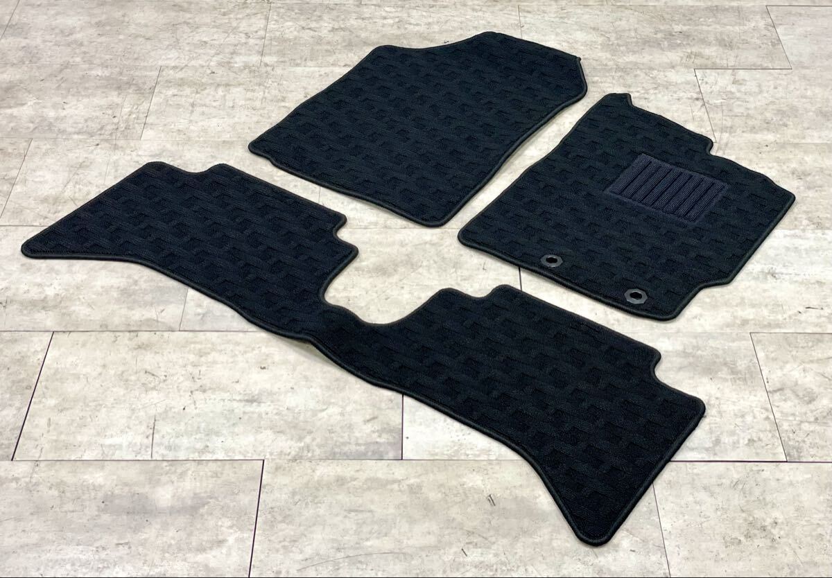 未使用/保管品■フロアマット トヨタ ヴィッツ NHP130 ブラック 黒 マット カー用品 内装 車 社外品■兵庫県姫路市から 25-4705