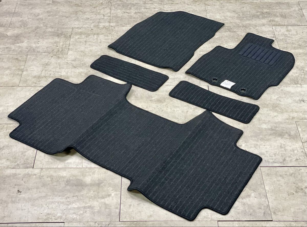 未使用/保管品■フロアマット トヨタ シエンタ HV 10/15系 ブラック マットセット カー用品 内装 車 社外品■兵庫県姫路市から 25-4703