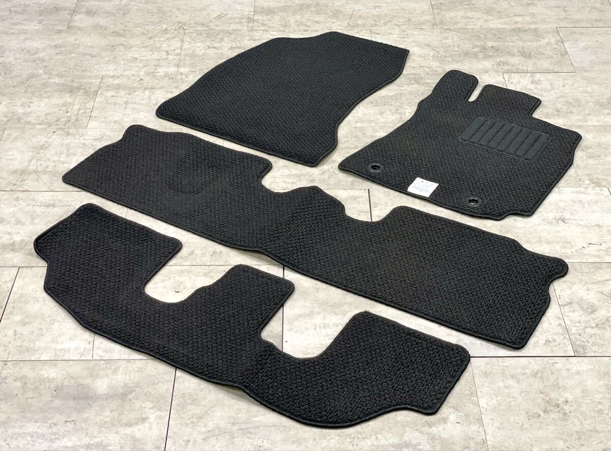 未使用/保管品■フロアマット トヨタ ウィッシュ 20系 ブラック 黒 マットセット カー用品 内装 車 社外品■兵庫県姫路市から 25-4708