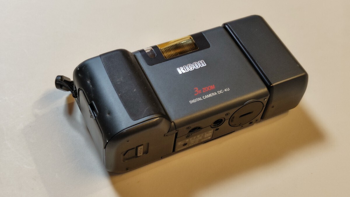 リコー　RICOH DC-4U コンパクトデジタルカメラ　コンデジ　スイベル型　ソフトケース付属　平成コンデジ