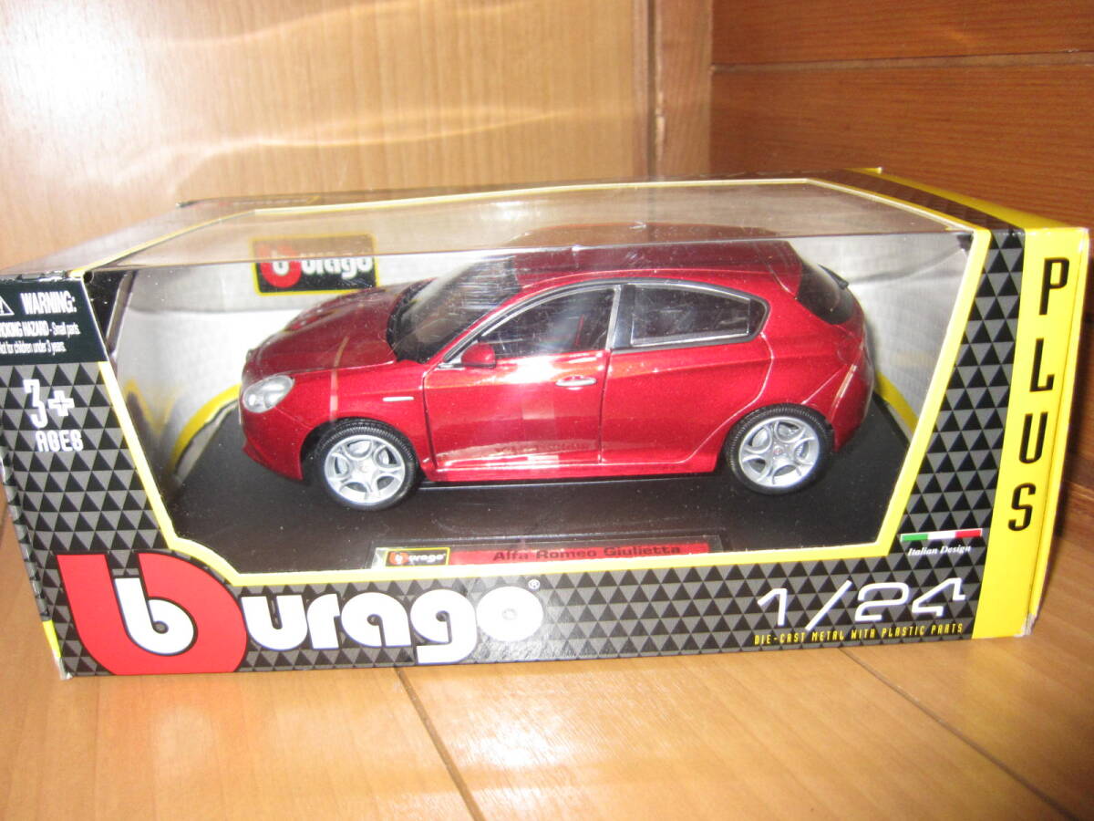 新品未使用 希少 Alfa Romeo Giulietta アルファロメオ ジュリエッタ 赤 ミニカー Bburago 1/24 スケール ブラーゴ 
