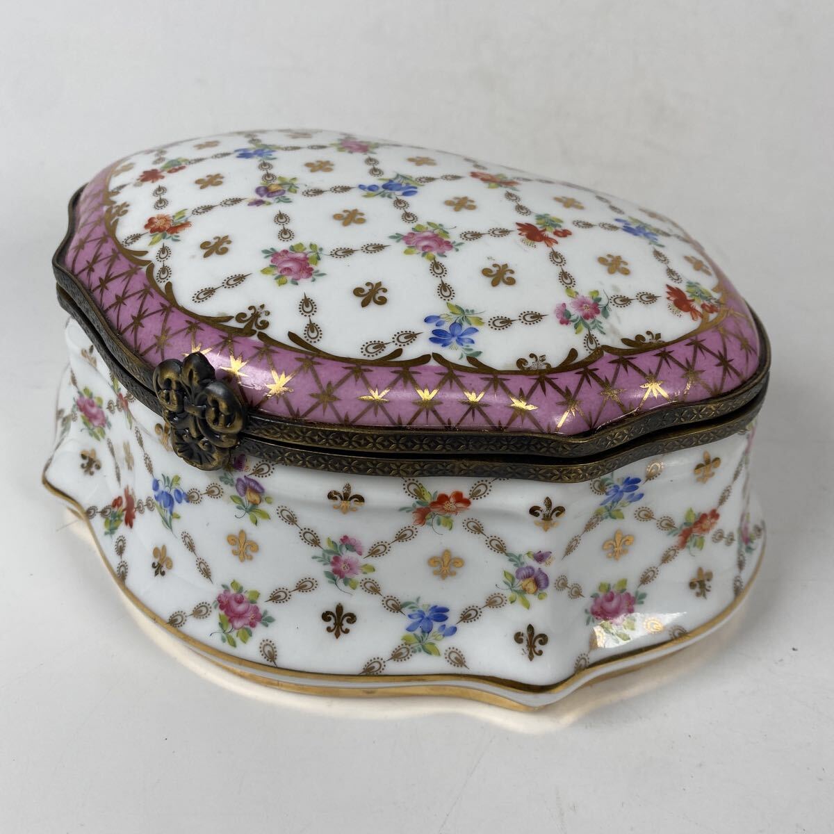 西洋美術　Meissen マイセン　小物入　ジュエリーボックス　色絵磁器　アンティーク　蓋物　全長20.5cm 高さ8.5cm【114】