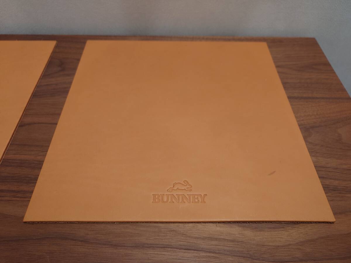 BUNNEYディスプレイ用本革シート（＋アクリルケース）