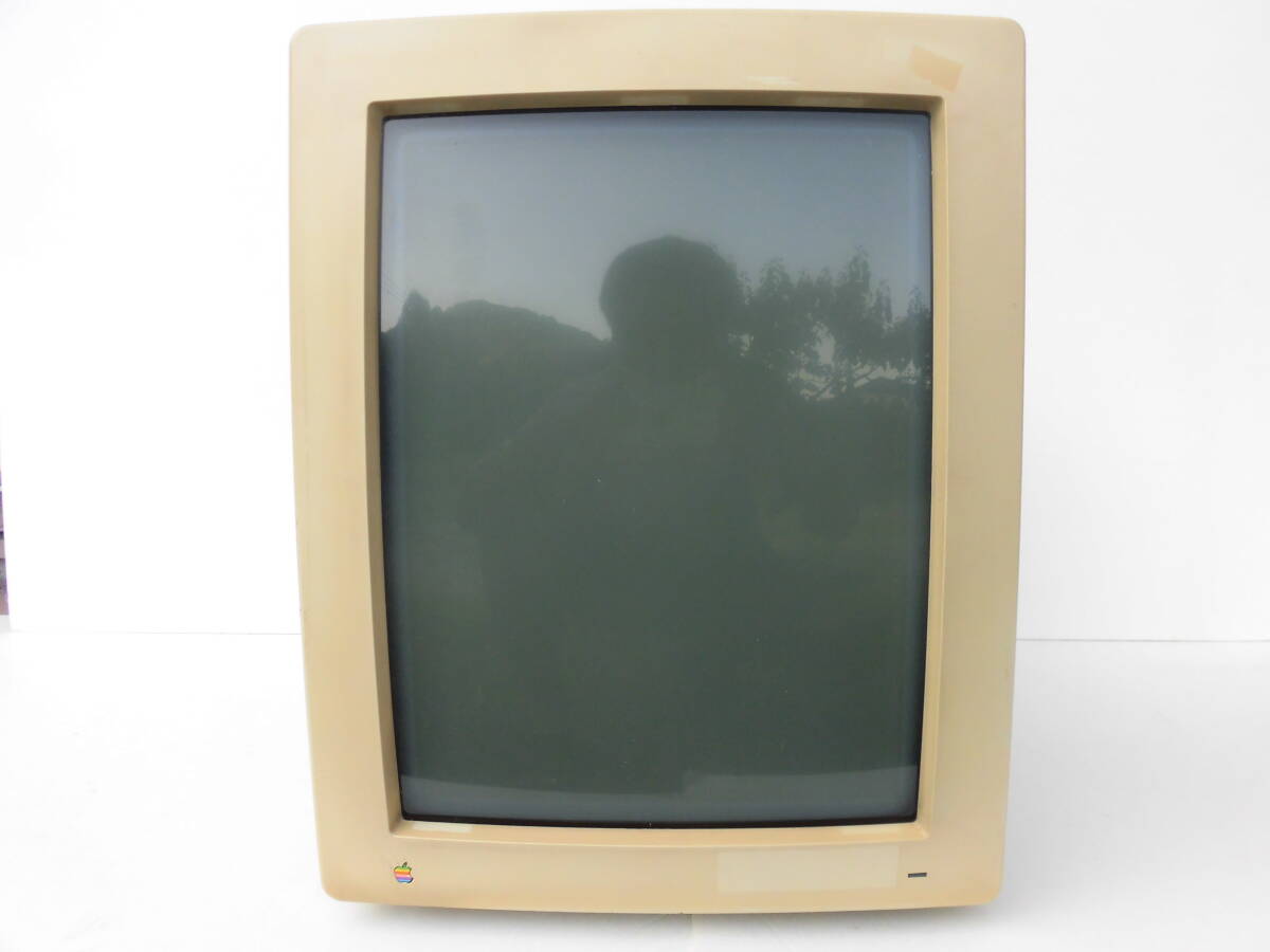 M1030 Macintosh Portrait Display 