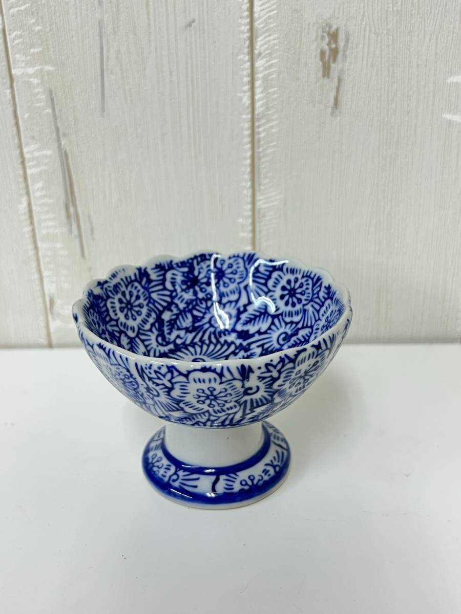 陶器 【波口ミニ杯洗 花尽くし】 青花 陶磁器 染付 盃 日本酒 酒盃 酒杯 盃洗 献盃 料亭 水洗い