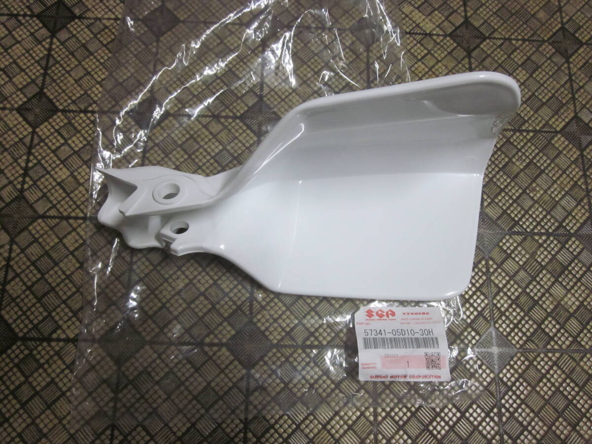 ハンドルガード ホワイト 右 側 スズキ純正 TS125R TS200R DR250S ジェベル250 DR250R SH12A SF15A SJ44A SJ45A SJ45Z ナックルカバー 白色
