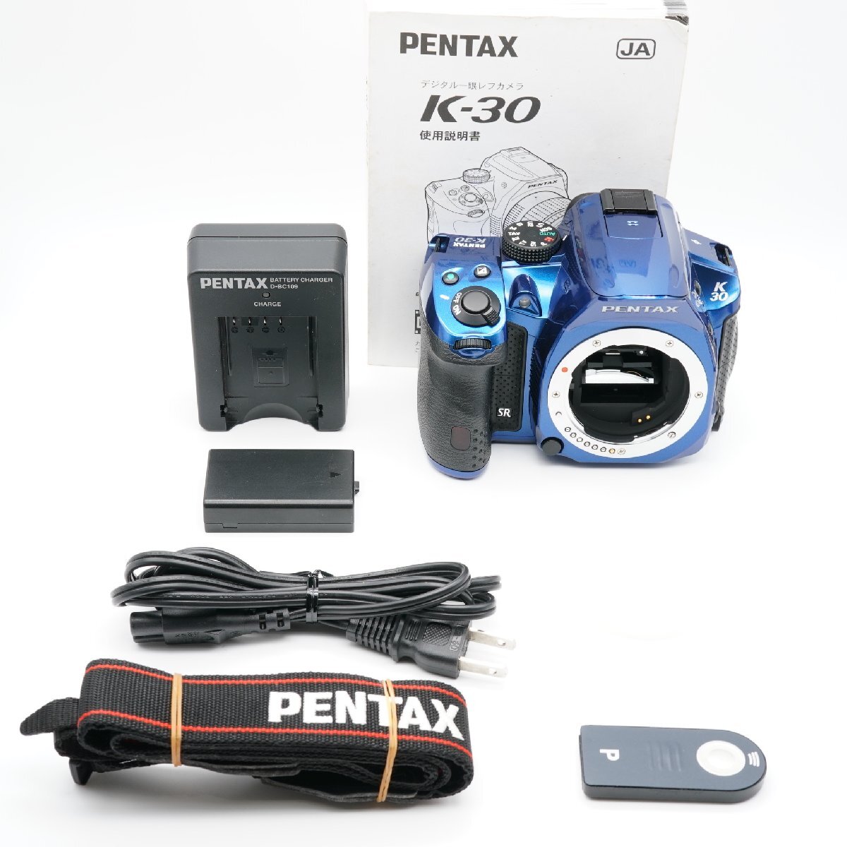 ほぼ新品 ペンタックス PENTAX K-30 クリスタルブルー シャッター回数532回！あると嬉しい取説・ストラップ（使用感なし）付！