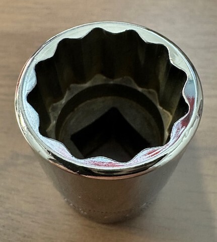 スナップオンSWM22 (22mm/差込1/2sq/12.7mm）シャローソケット