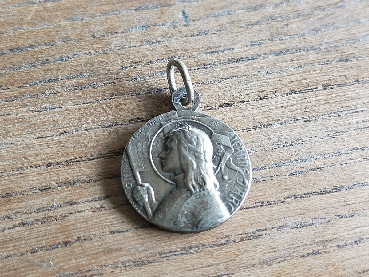 ★アンティーク品★ペンダントトップ メダイ ジャンヌダルク メタル フランス.