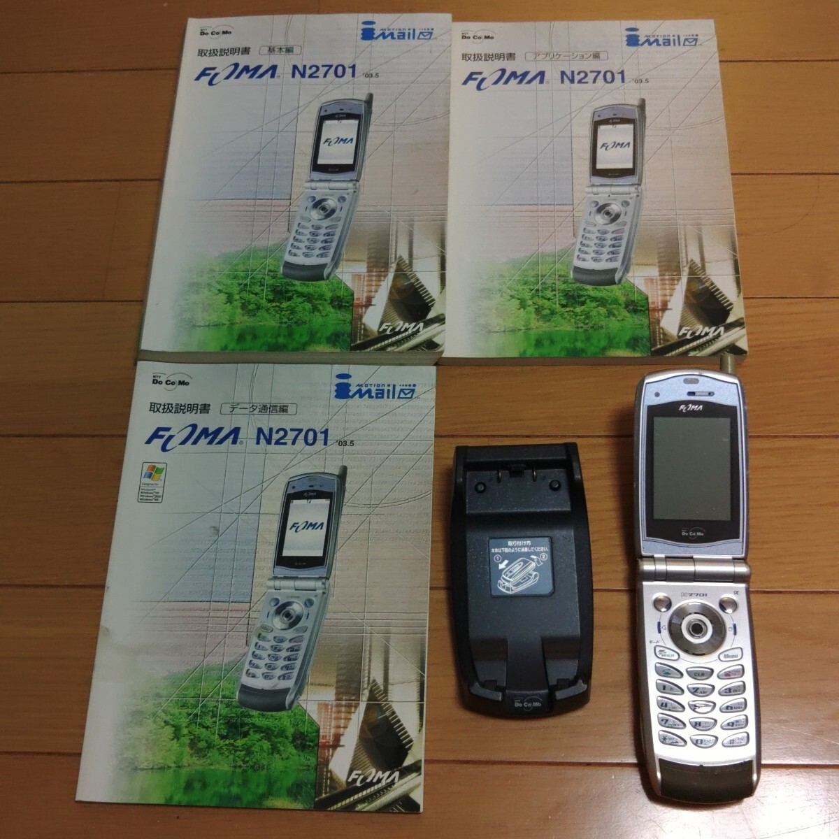 ジャンク品　ドコモ携帯電話　NEC FOMA N2701　FOMAとmovaの切り替え使用可能品　機種変更後の長期保管品　充電しても電源入りません
