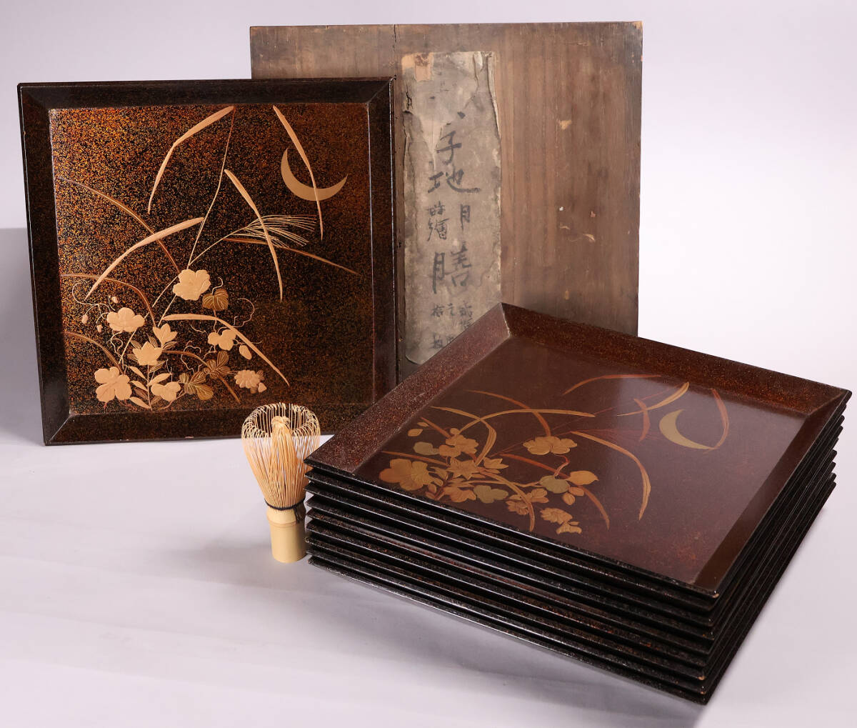 【MB46】時代 梨地吸物膳 十客 月と草花蒔絵 秋草 幅27.4cm 四方膳 卓上膳 折敷 木製漆器 茶懐石 会席