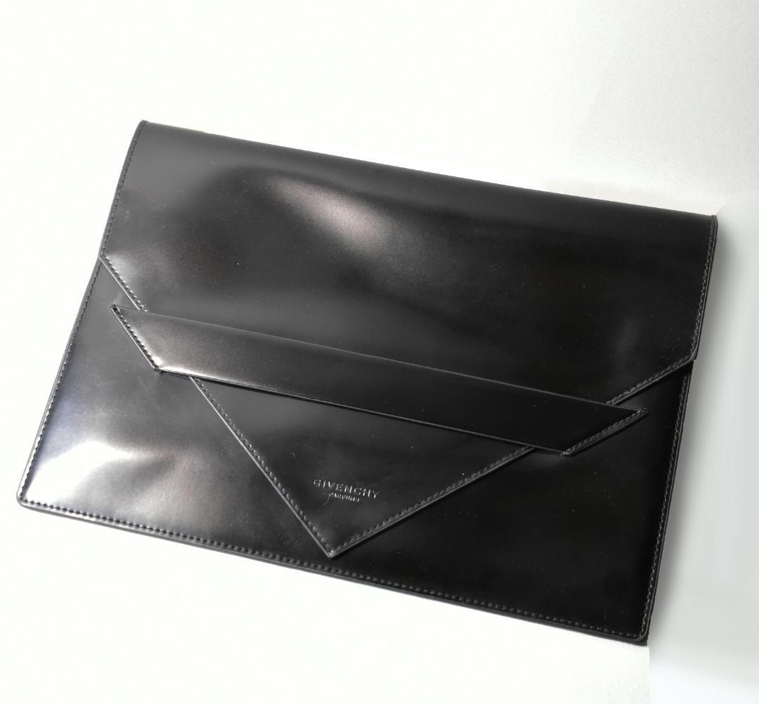 GIVENCHY ブラック クラッチバッグ