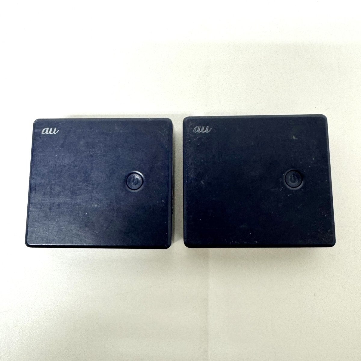 【77】1円～ au ポータブル充電器A ２つセット ネイビー系 紺 商品コード：R02P002L コンパクト キズ 汚れ有り 動作未確認品 中古品 現状品