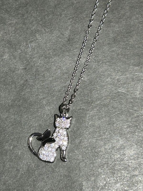 ネコのネックレス ジルコニアジュエリー ネコ 猫 キャット キラキラ シルバー色 レディース アクセサリー ペンダント プレゼント ギフト