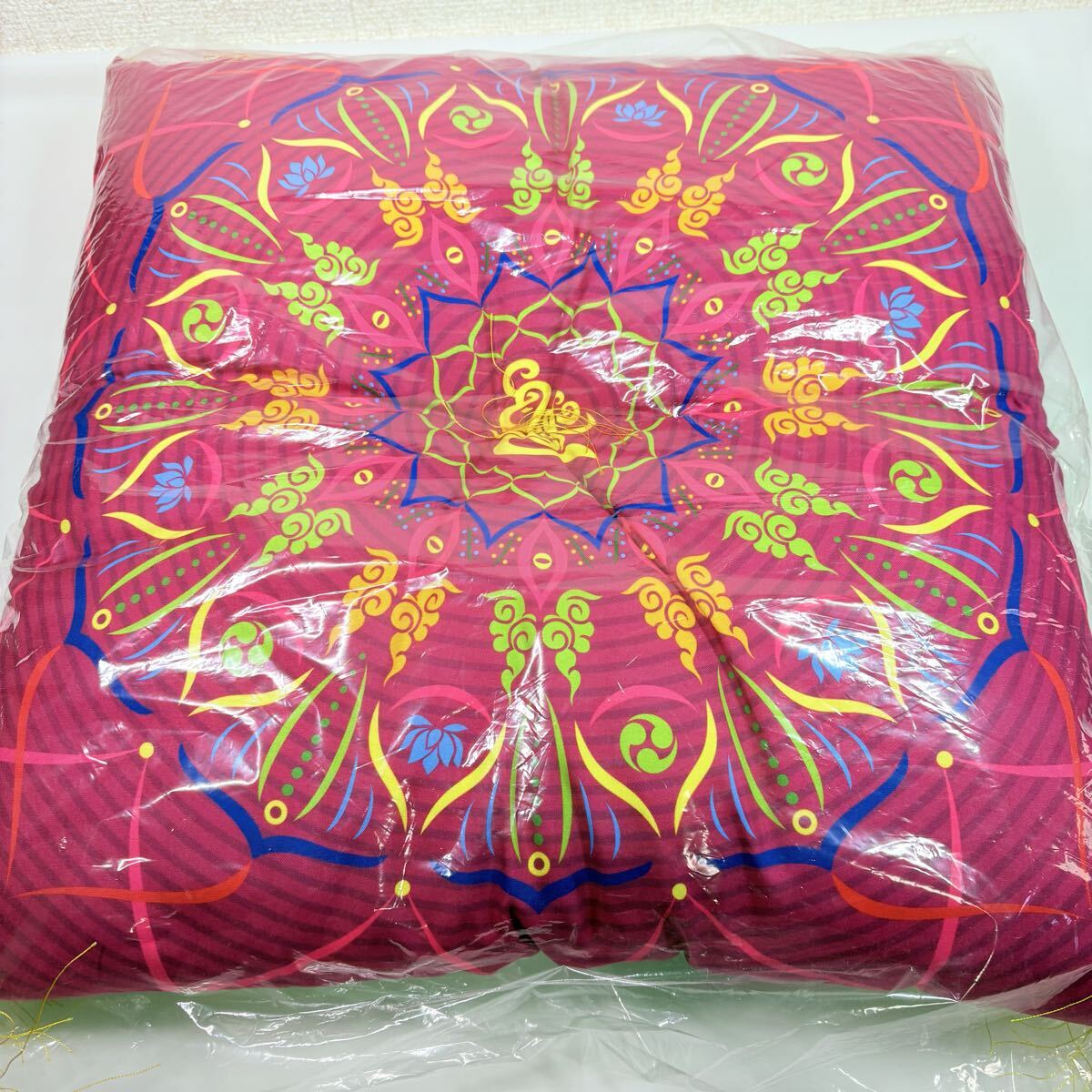 未開封品　MUCC ムック 結成記念日 座布団　レッド×グリーン　約42×42cm