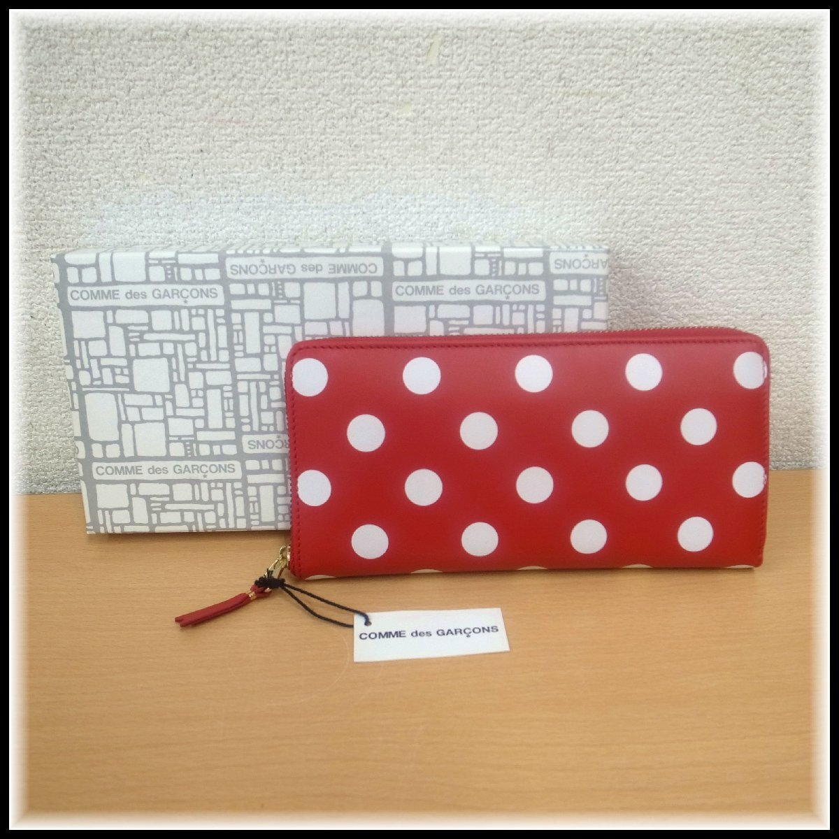 B223T　COMME des GARCONS コムデギャルソン　ポルカ・ドット・プリント　ラウンドファスナー長財布　SA0110PD　牛革　レッド　未使用品
