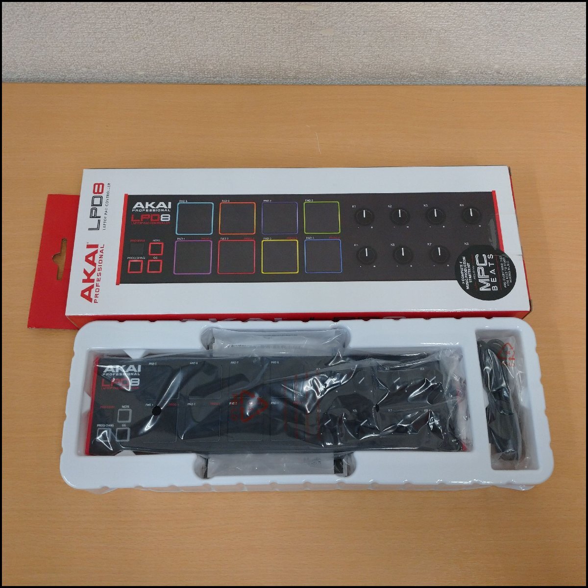 B217T　AKAI　LPD8　midi pad　midiコントローラー　USB MIDIコントローラー　 ラップトップ・パッドコントローラー　未使用品