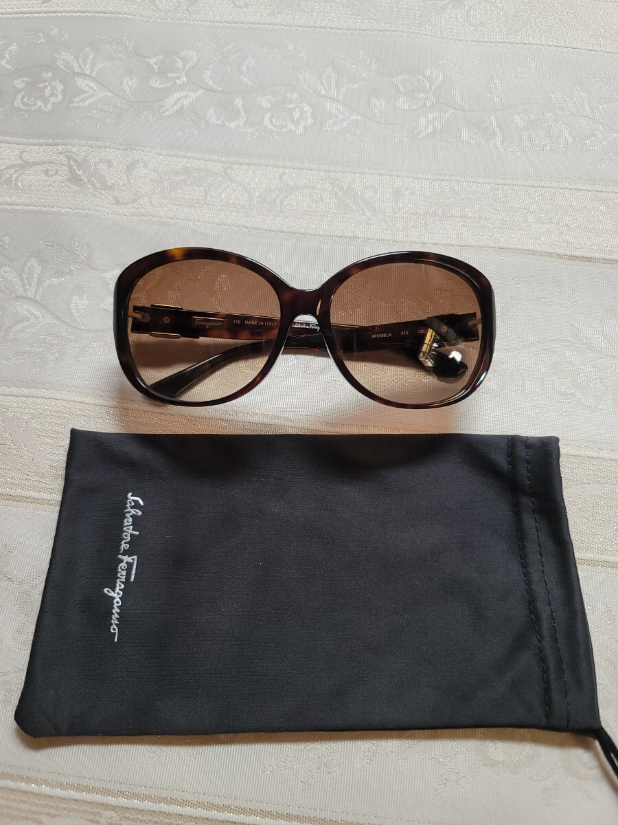 フェラガモ　サングラス　袋付き