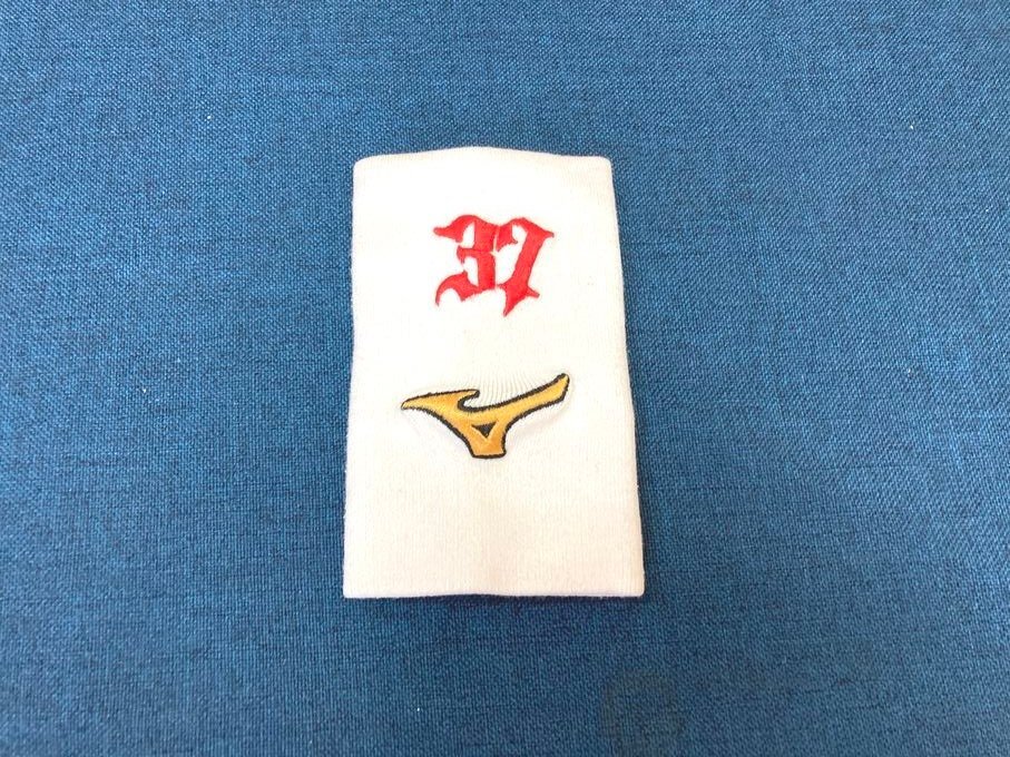 24-0802-33　MIZUNO ミズノ　プロ　リストバンド　広島東洋カープ 37　刺繍　支給品　実使用　