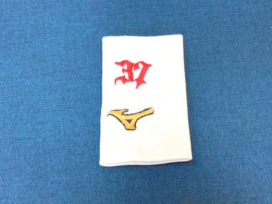 24-0802-34　MIZUNO ミズノ　プロ　リストバンド　広島東洋カープ ＃37　刺繍　支給品　実使用　