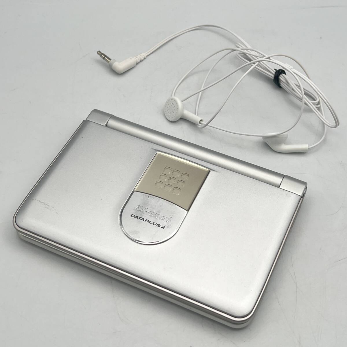 i6413HI CASIO EX-WORD DATA PLUS2 XD-ST6300 イヤホン付 カシオ エクスワード 電子辞書 広辞苑 ジーニアス英和・和英 通電動作未確認