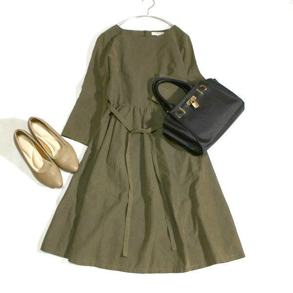 美品 NATURAL BEAUTY BASIC ナチュラルビューティーベーシック 共布ベルト付き ピーチスキン ワンピース S 春 秋 25B11