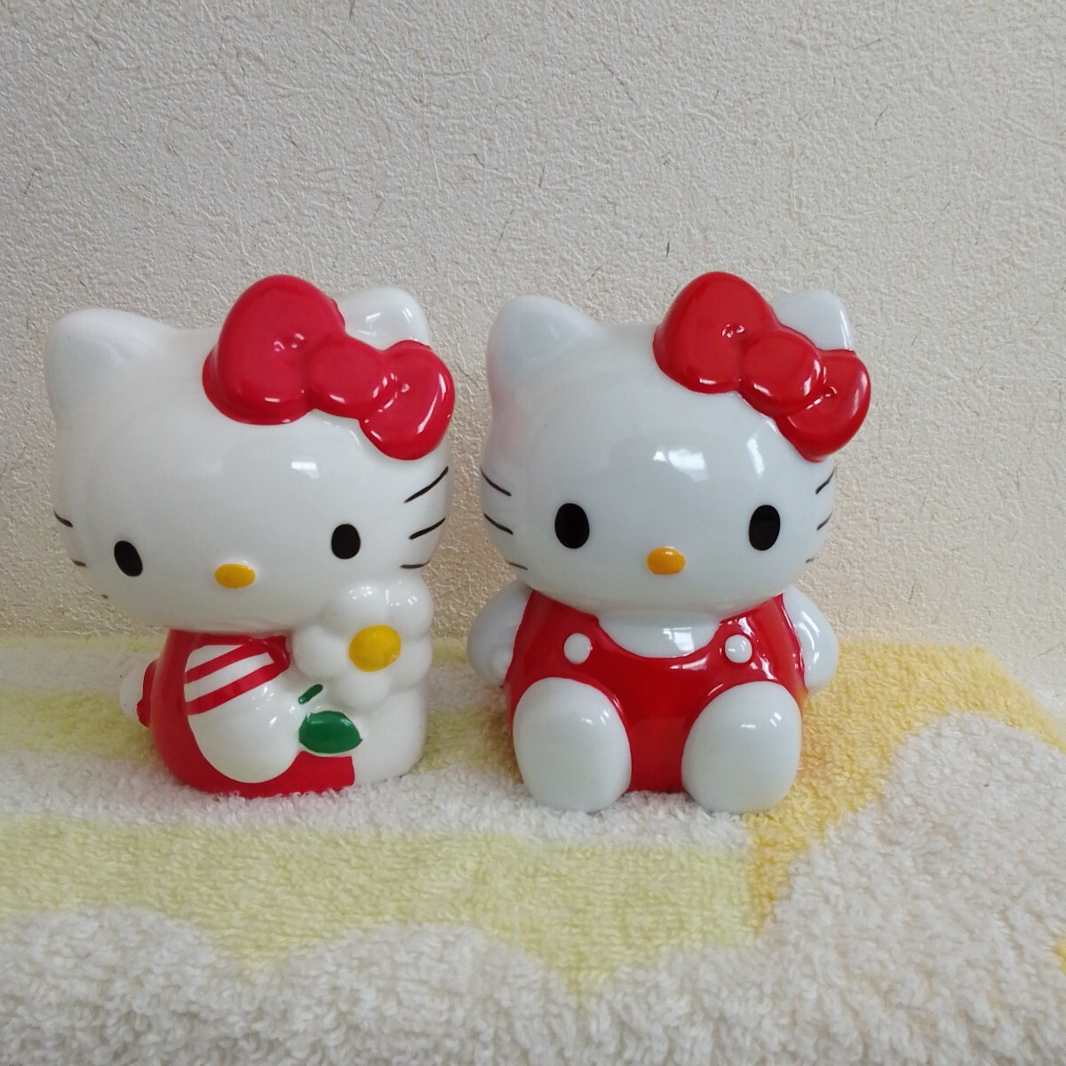 レア品 HELLO KITTY キティ ハローキティ SANRIO サンリオ レトロ 当時物 陶器製 貯金箱 花入れ 2個セット 1999年 2000年
