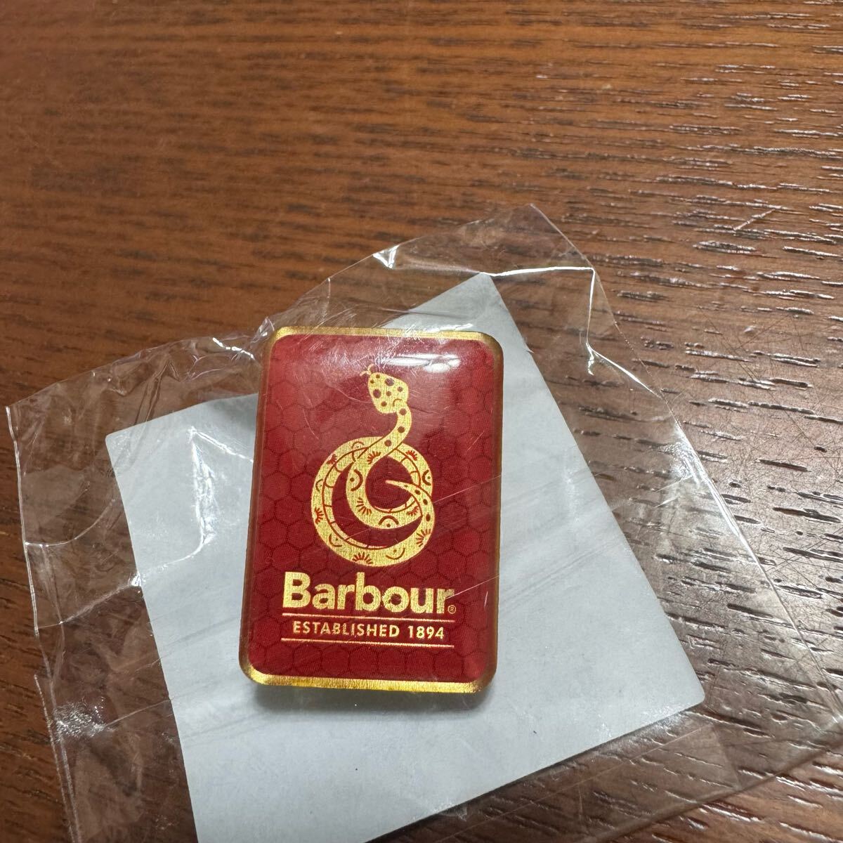【蛇柄】Barbour ピンバッジ ピンズ 新品