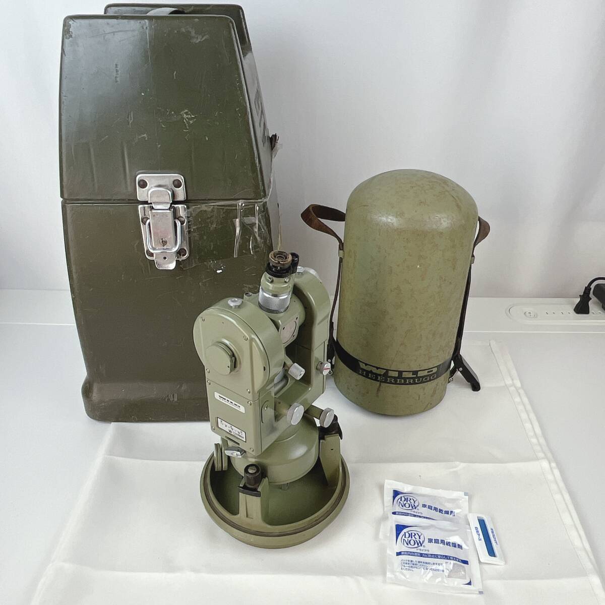 WILD ウィルド HEERBRUGG SWITZERLAND T2 セオドライト トランシット 測量器　測定器　ケース付き
