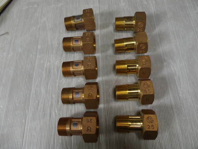 24 送料600円 前澤 マエザワ 銅管用 メーターユニオン 25A ナット付き 10個セット 継手 在庫品 未使用