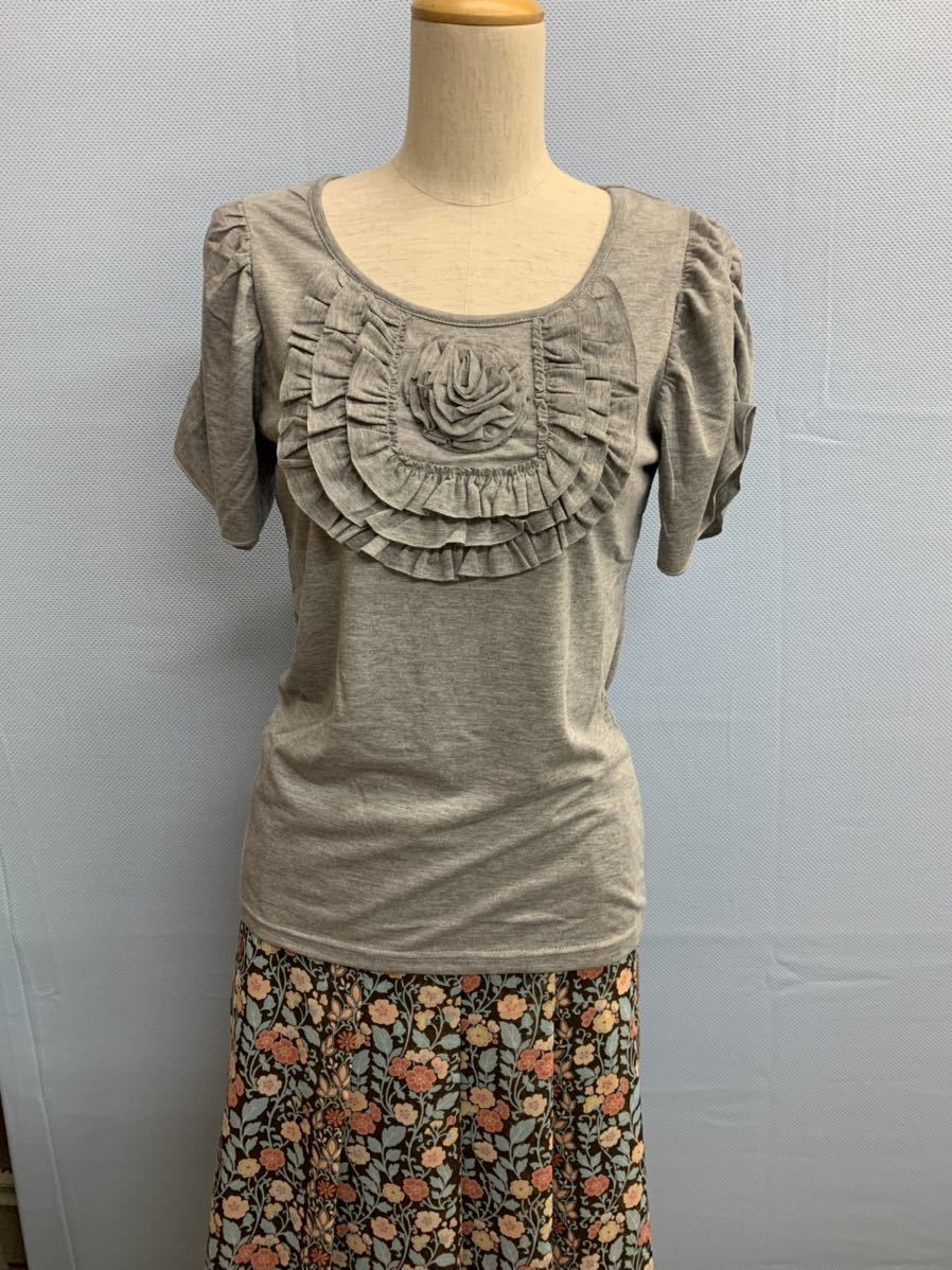胸元　フリル＆バラモチーフTシャツ/M/歪グレー