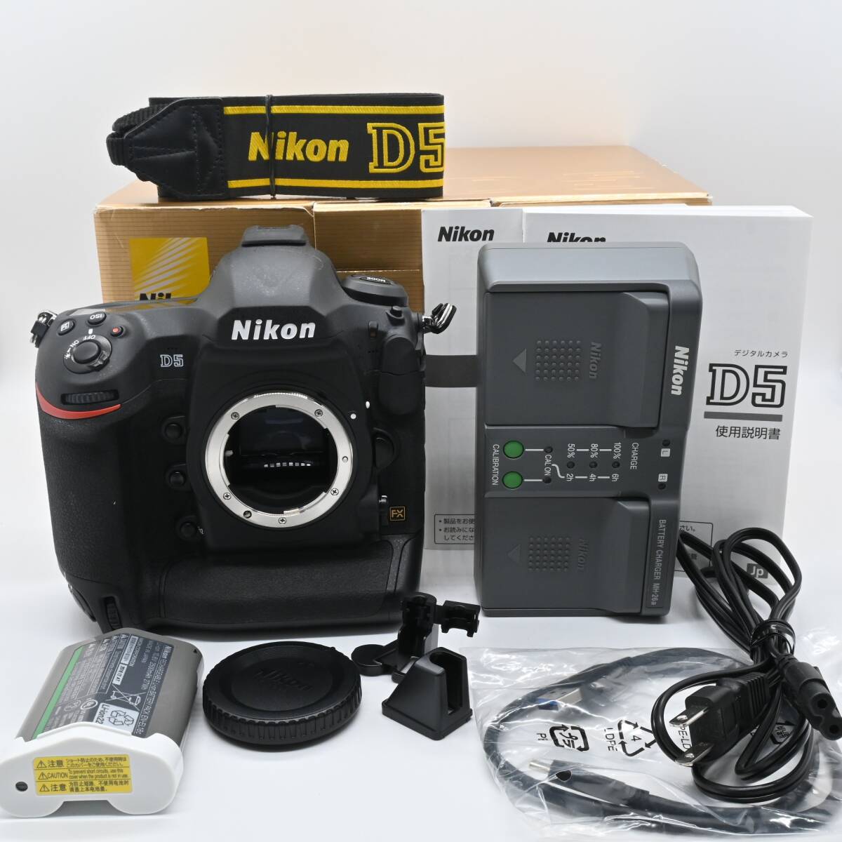 ★ほぼ新品★Nikon D5 ボディ XQD-Type　ショット数 32回