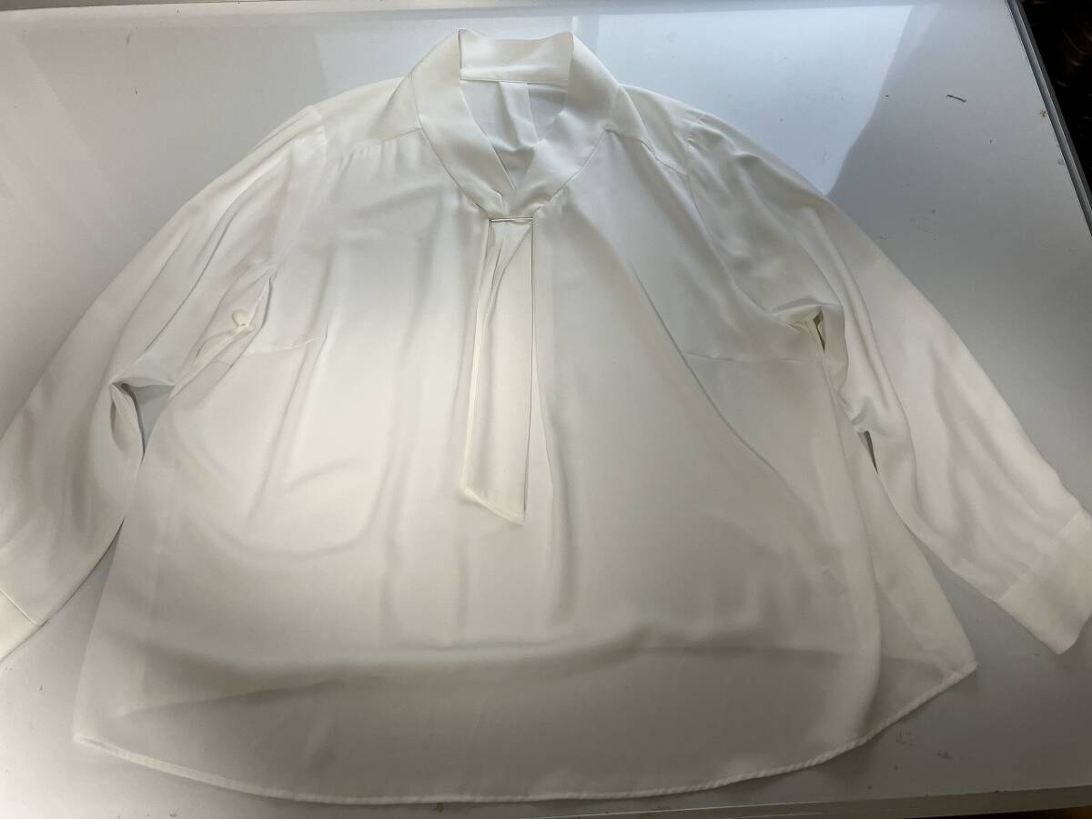 訳あり新品■大きいサイズ５Ｌ■ボウタイブラウス■ホワイト